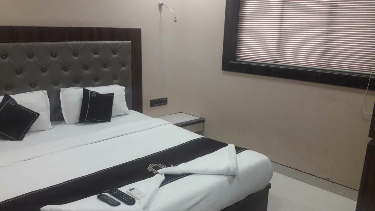 Shine Hospitality Hotel Mumbai Exterior foto