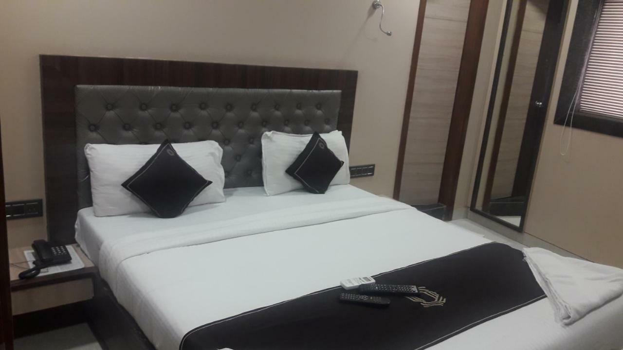 Shine Hospitality Hotel Mumbai Exterior foto