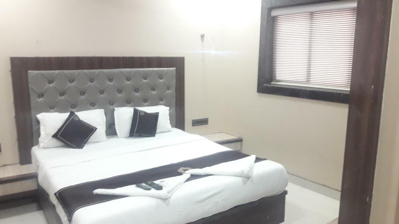 Shine Hospitality Hotel Mumbai Exterior foto