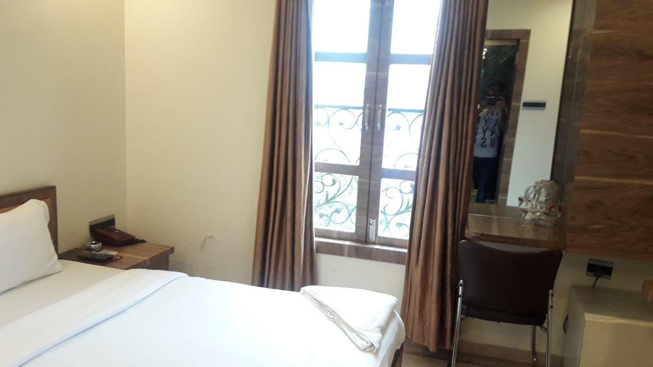 Shine Hospitality Hotel Mumbai Exterior foto